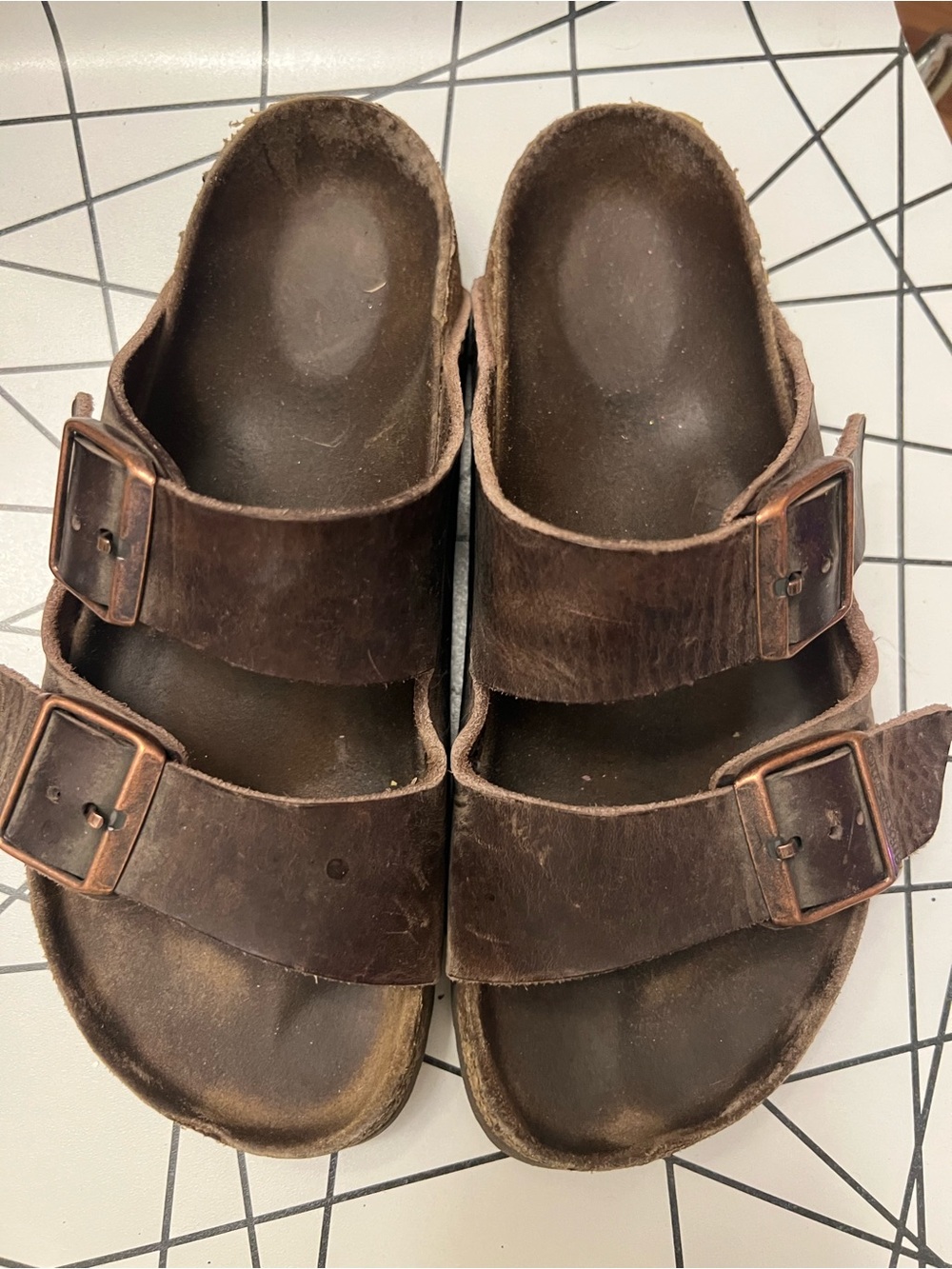 Birkenstock Arizona Sandal brown oiled leather w/ classic footbed very worn 8